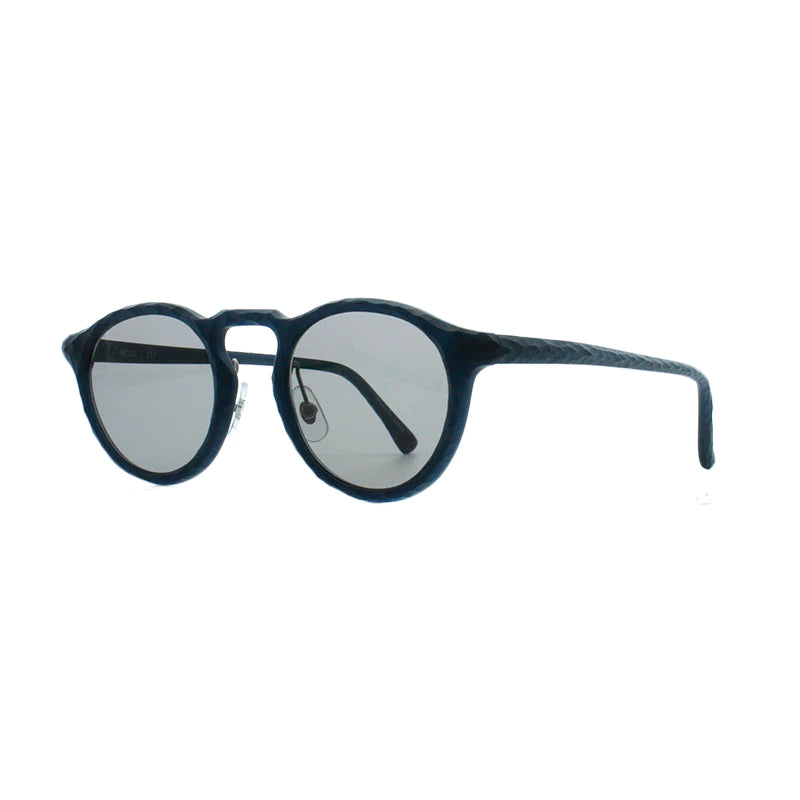 左斜め前から見たアイウェア【KISSO】【日本製/鯖江】 Sunglassesのカラーネイビー